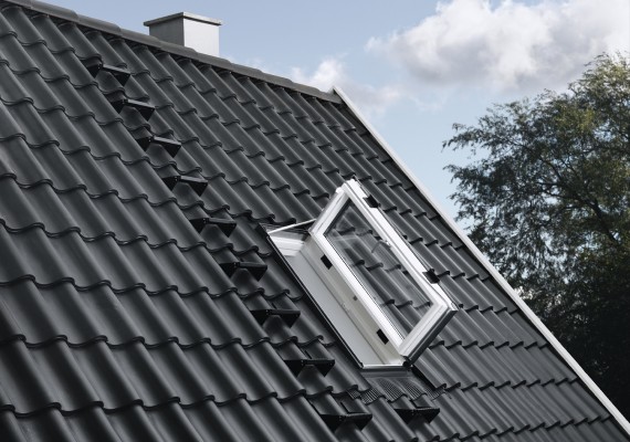 veux solar powered skylight